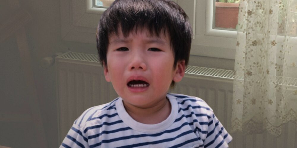 泣き叫ぶ男の子