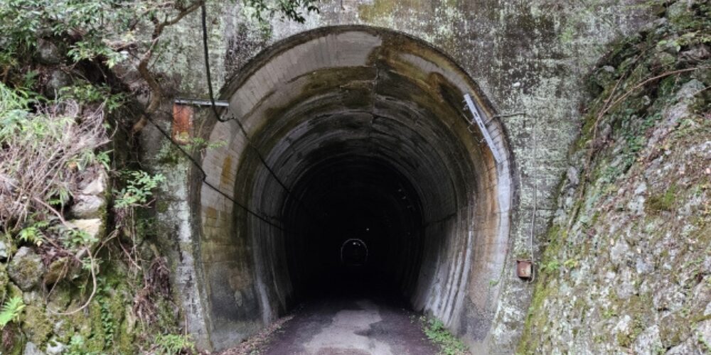 トンネル